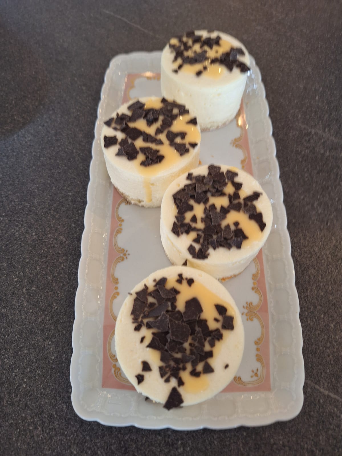 Kleine Käsekuchen mit Schokoraspeln